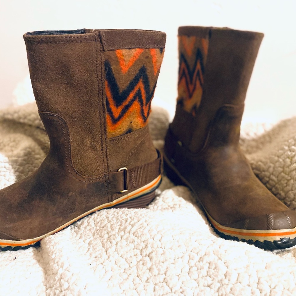 Sorel leather/wool duck boots size 6. Very rare and beautifully crafted.